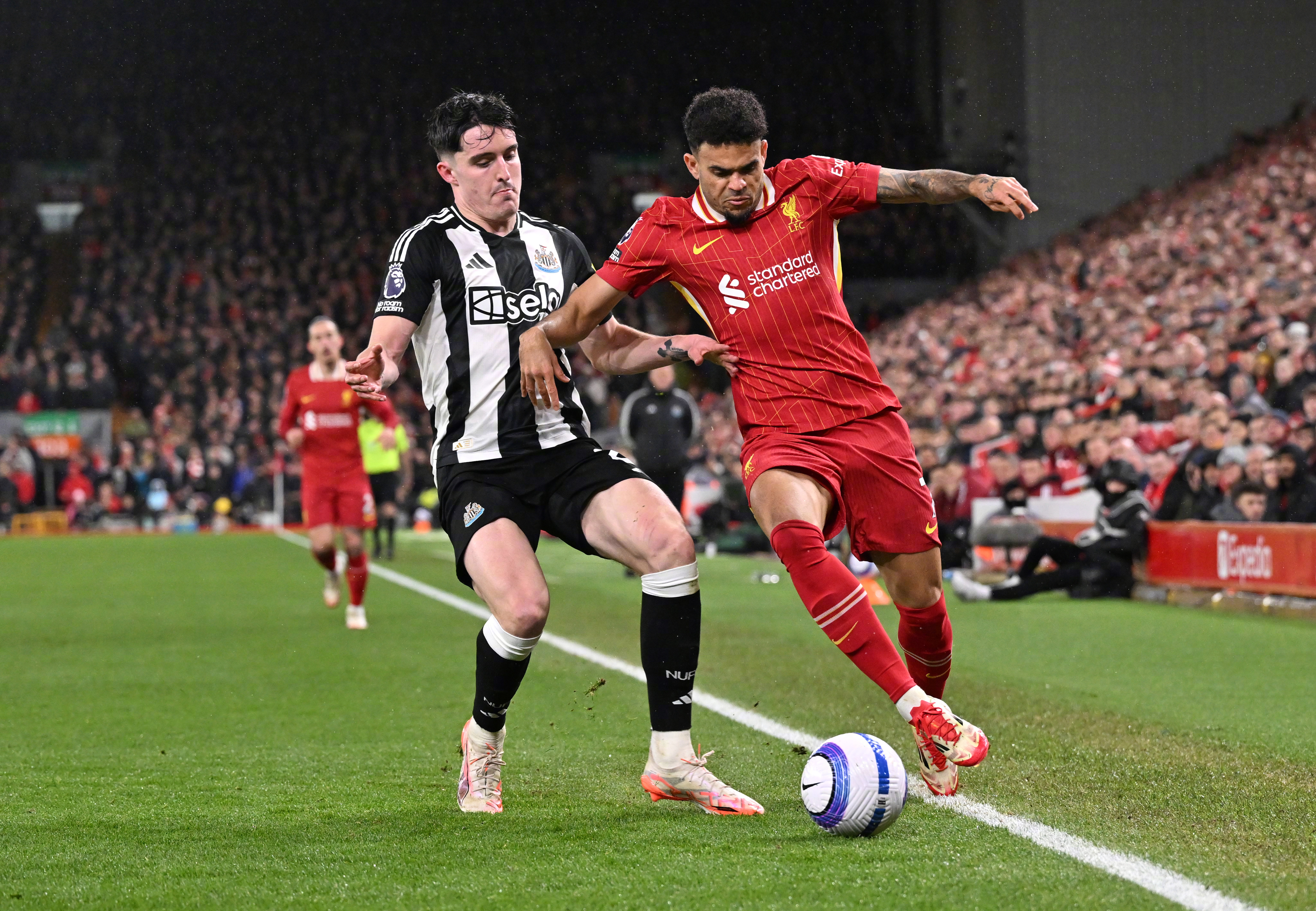 今晚英超传出新动向，拜仁慕尼黑回应争议，管理层表态——质疑声仍在，控场能力受关注的简单介绍-开云手机版