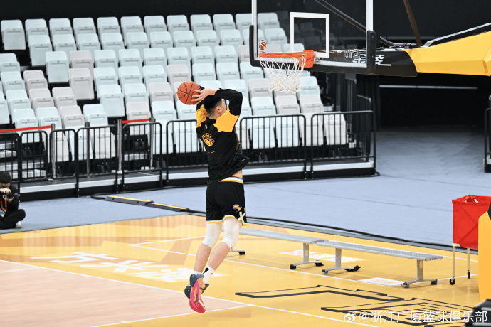 包含CBA季后赛赛程吃紧，广厦男篮赛后豪取连胜，引发热议，更衣室氛围转暖的词条-开云手机版