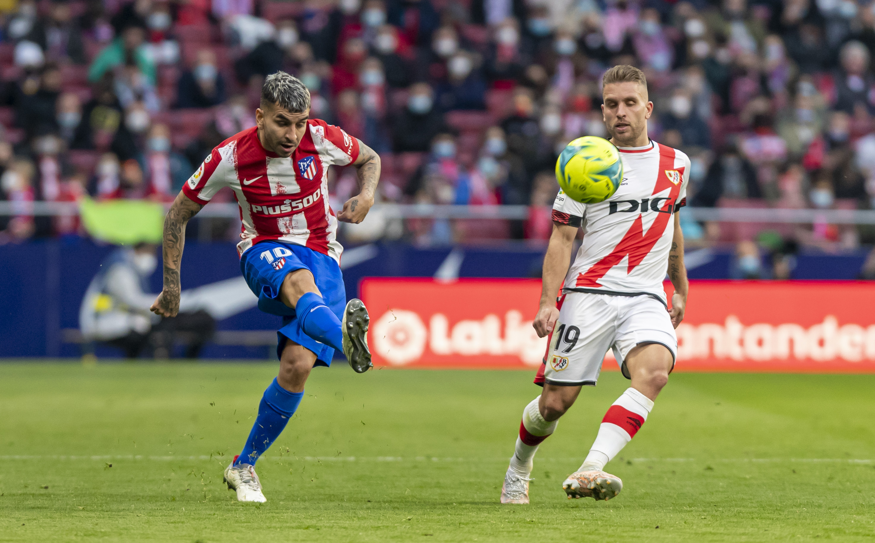 包含西甲赛前再迎强敌；莱比锡内部沟通；主帅态度：话题不断；医务组通报恢复的词条-足球篮球比分